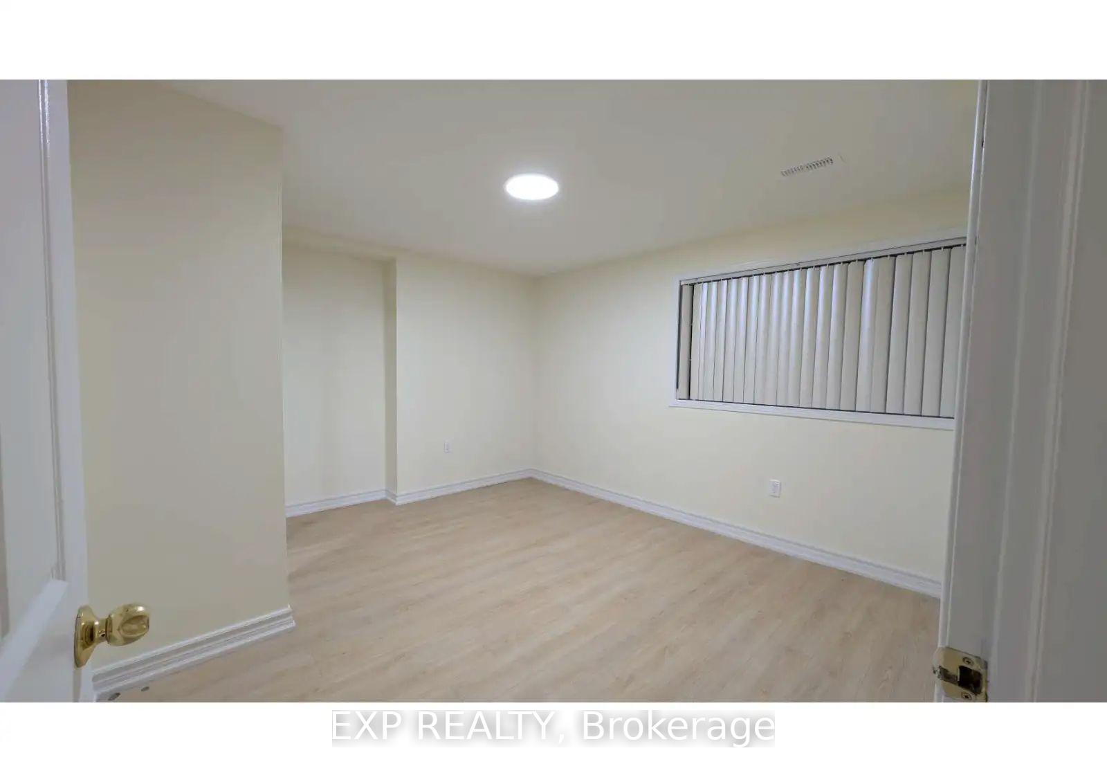 Photo 4 of 105 Bayridge Drive, Brampton, Vales of Castlemore — HOMEH