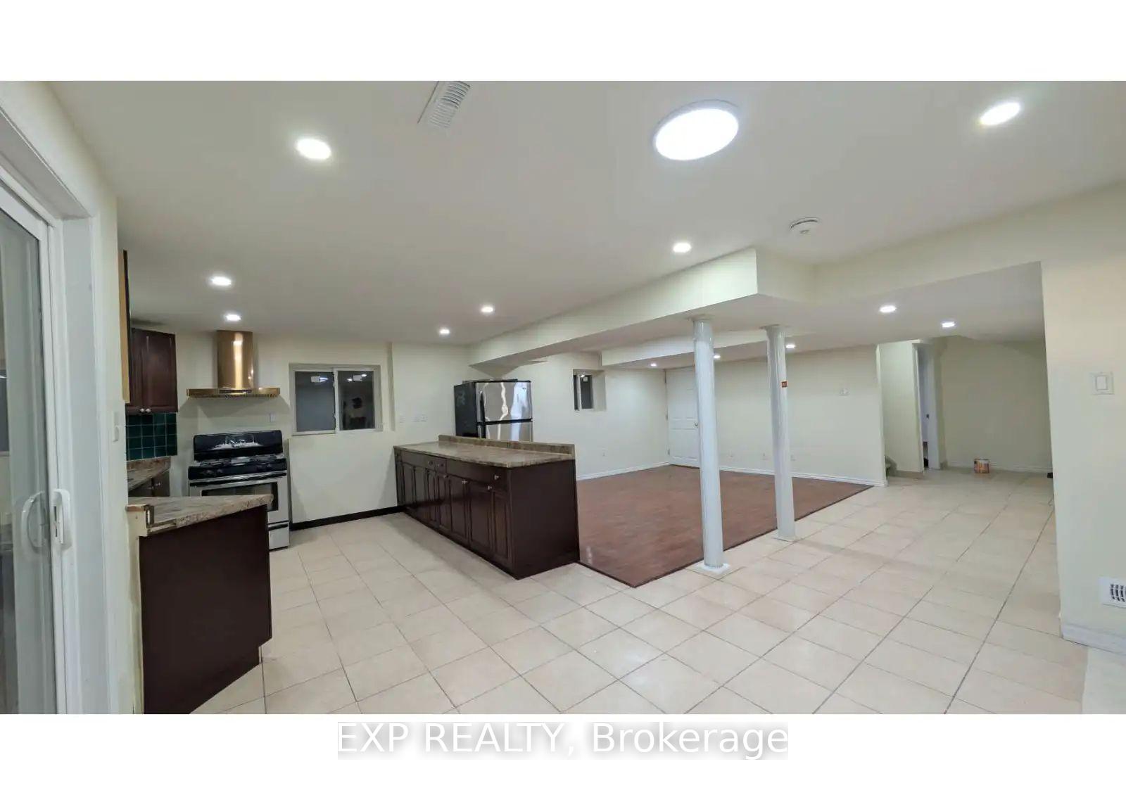 Photo 7 of 105 Bayridge Drive, Brampton, Vales of Castlemore — HOMEH