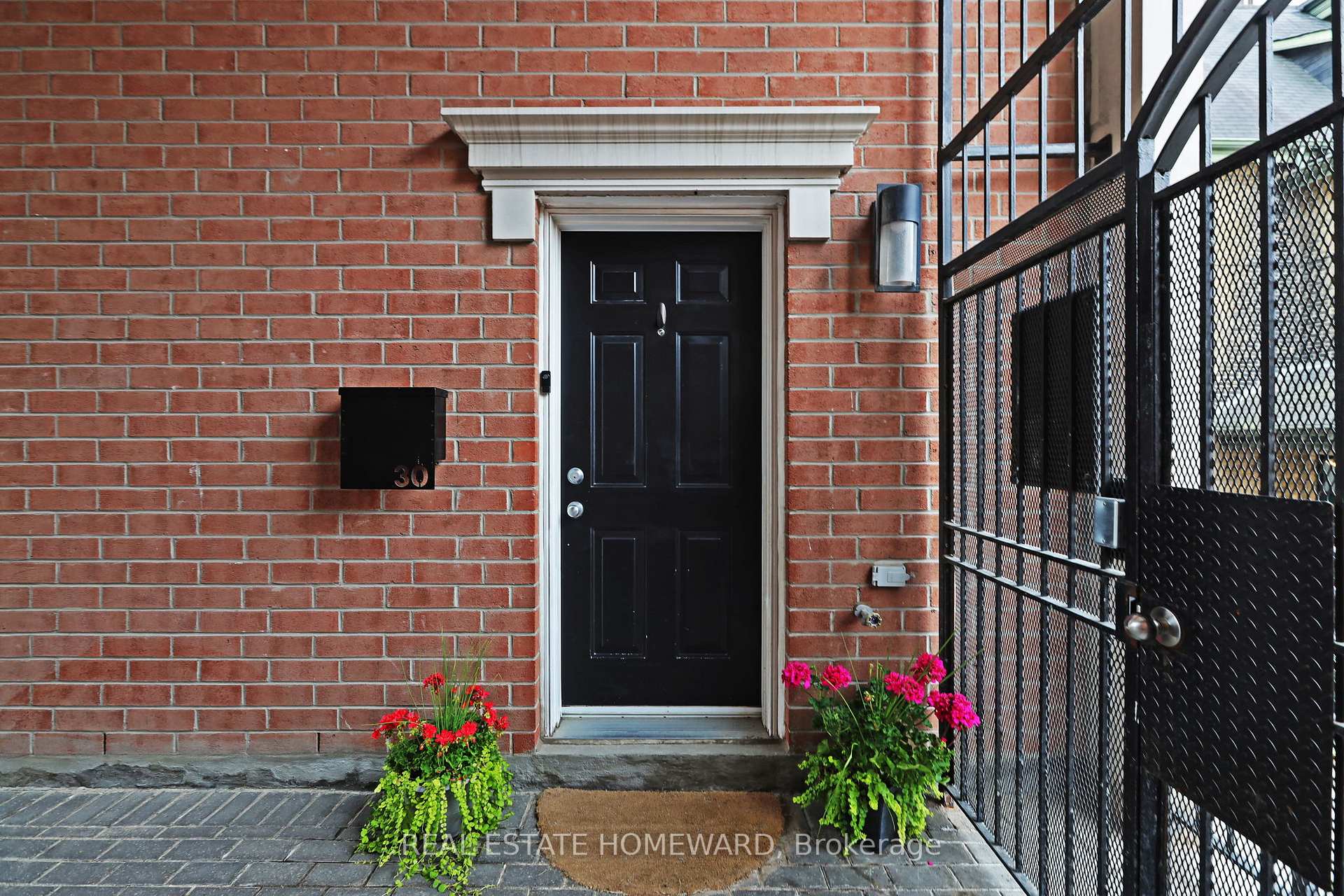 Photo 4 of Unit 30, 6 Wellesley Place, Toronto, Cabbagetown-South St. James Town — HOMEH