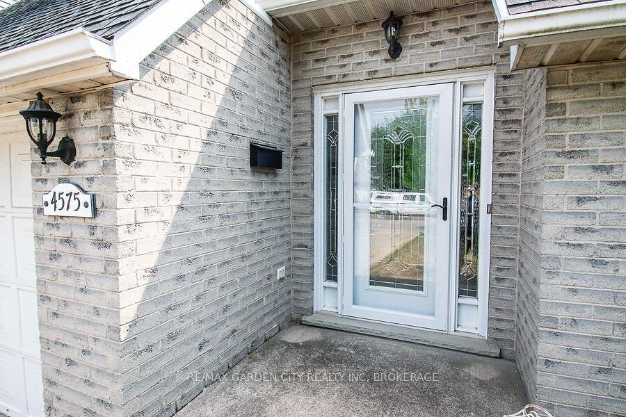 Photo 3 of 4575 Juniper Court, Lincoln, Beamsville — HOMEH