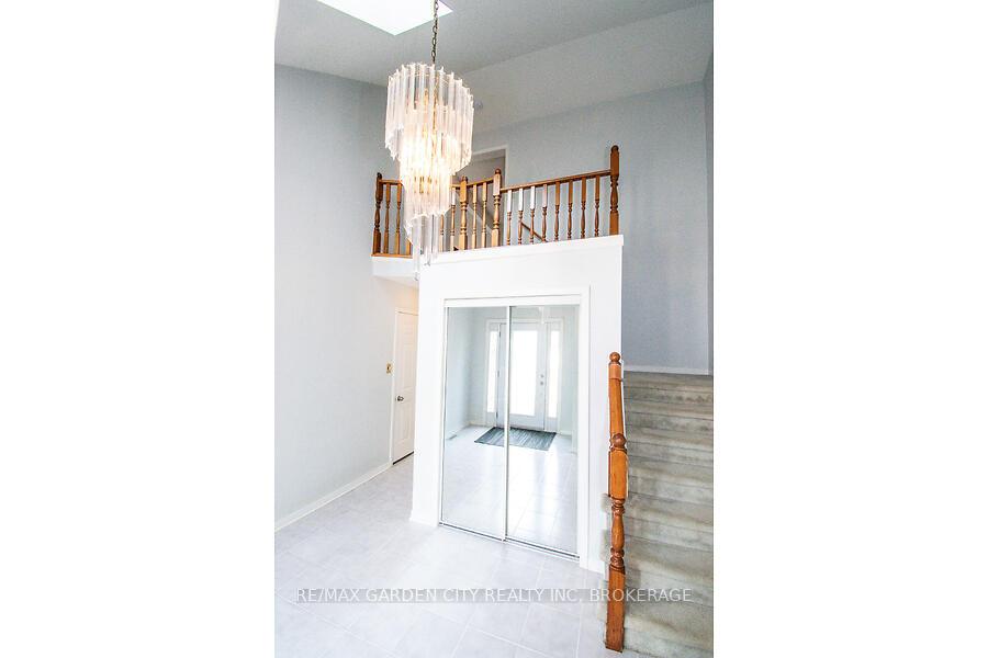 Photo 4 of 4575 Juniper Court, Lincoln, Beamsville — HOMEH