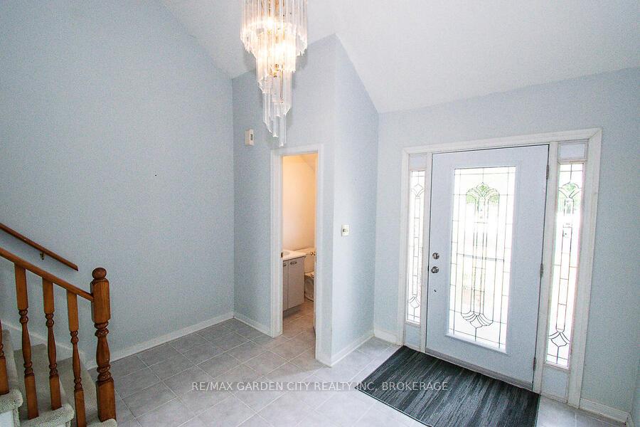 Photo 5 of 4575 Juniper Court, Lincoln, Beamsville — HOMEH