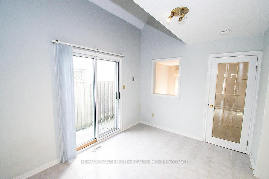Photo 7 of 4575 Juniper Court, Lincoln, Beamsville — HOMEH