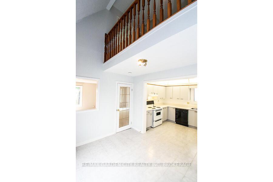 Photo 8 of 4575 Juniper Court, Lincoln, Beamsville — HOMEH