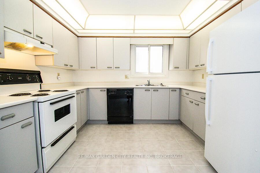 Photo 9 of 4575 Juniper Court, Lincoln, Beamsville — HOMEH