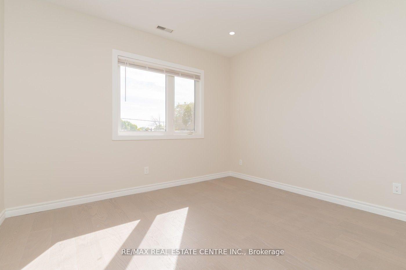 Photo 10 of 5 Autumn Boulevard, Brampton, Avondale — HOMEH