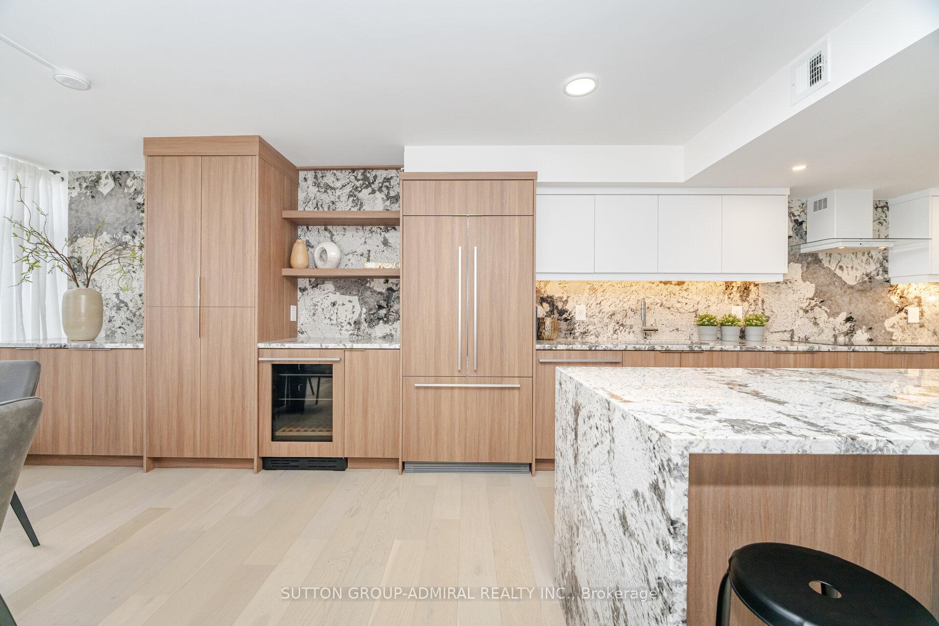 Front of Unit 902, 900 Yonge Street