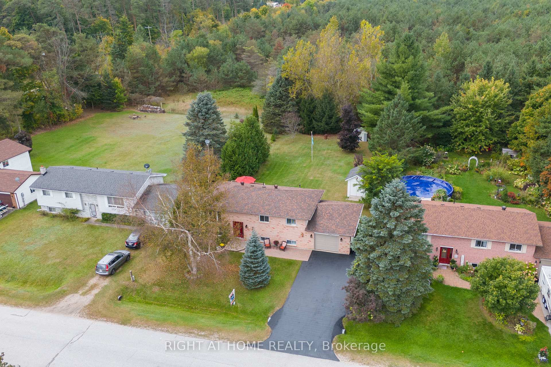 Photo 2 of 6 Edgewood Crescent, Clearview, New Lowell — HOMEH