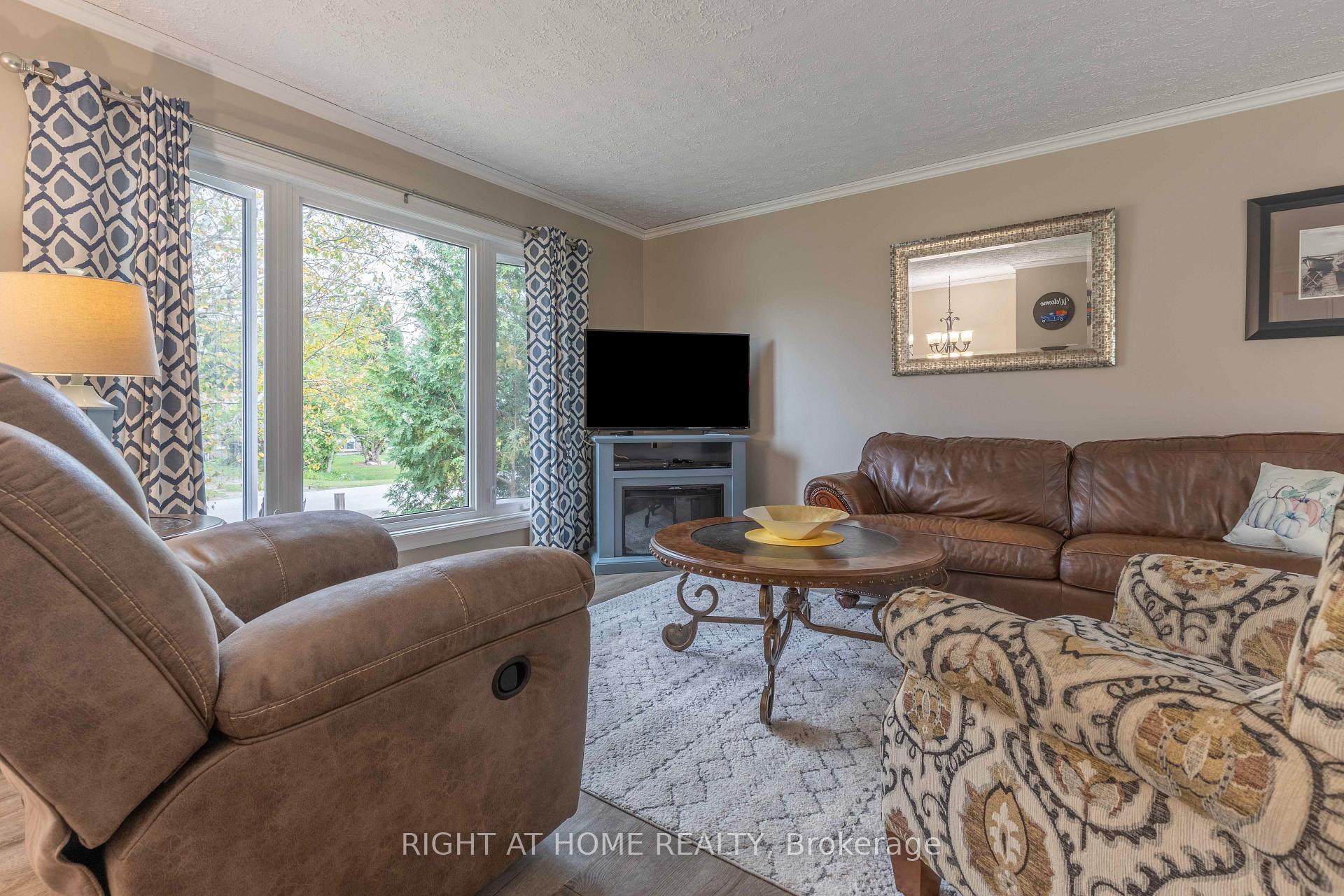 Photo 5 of 6 Edgewood Crescent, Clearview, New Lowell — HOMEH