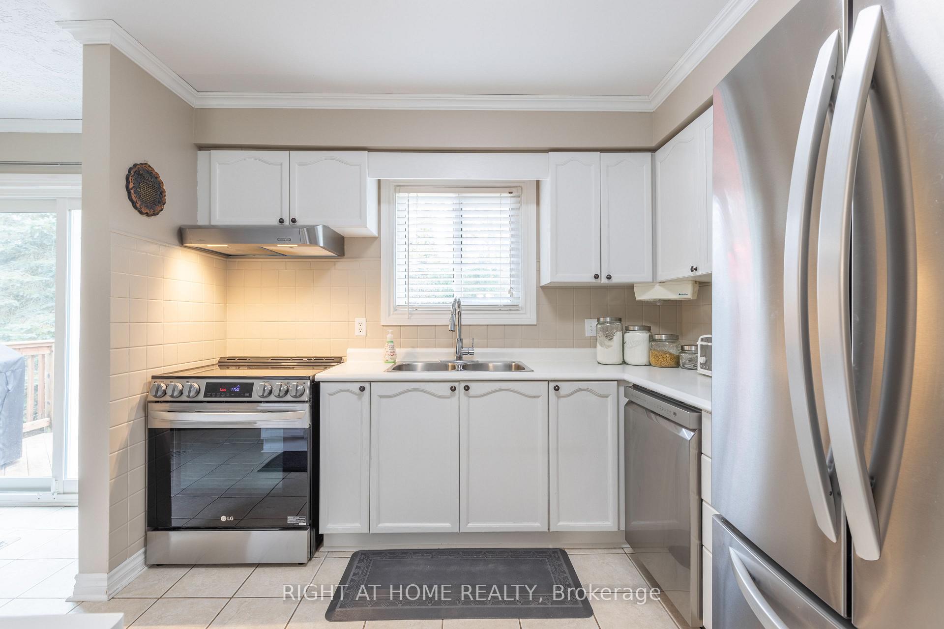 Photo 12 of 6 Edgewood Crescent, Clearview, New Lowell — HOMEH
