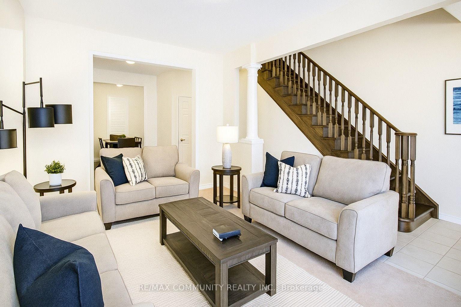 Photo 8 of 136 John Matthew Crescent, Clarington, Bowmanville — HOMEH