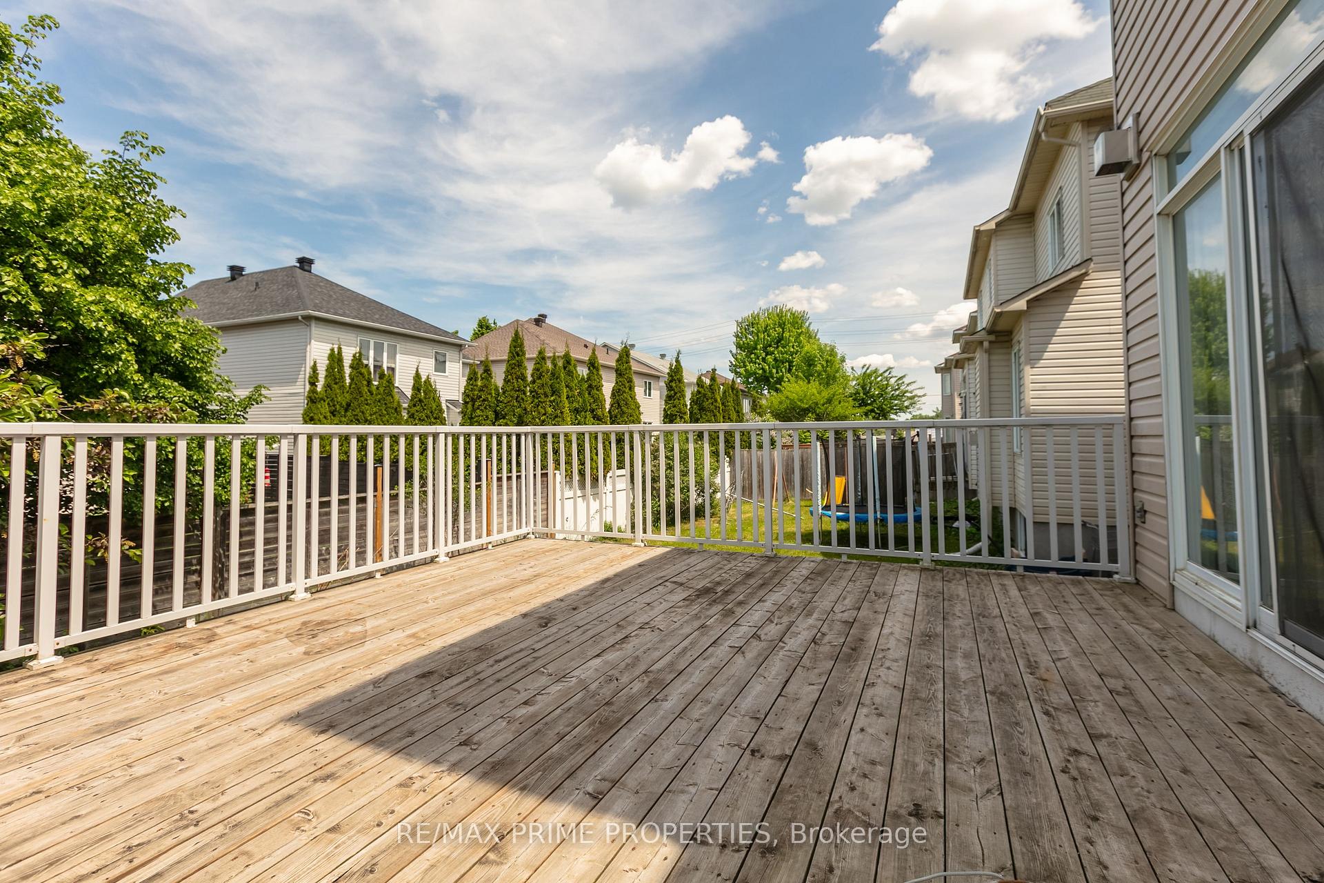Photo 12 of 119 Willow Creek Circle, Ottawa, Barrhaven - Strandherd — HOMEH