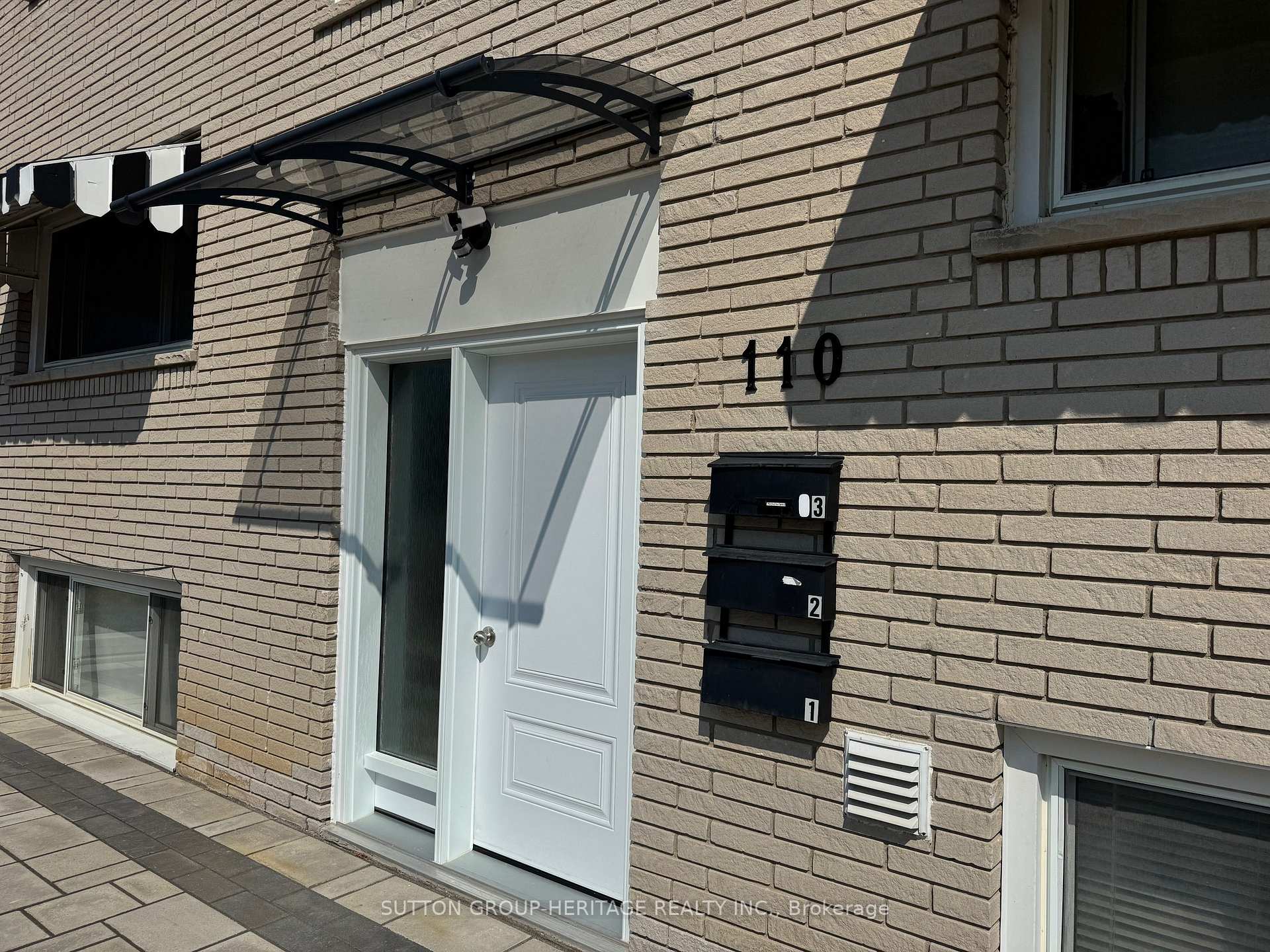 Photo 2 of Unit 3, 110 Tecumseh Avenue, Oshawa, Centennial — HOMEH