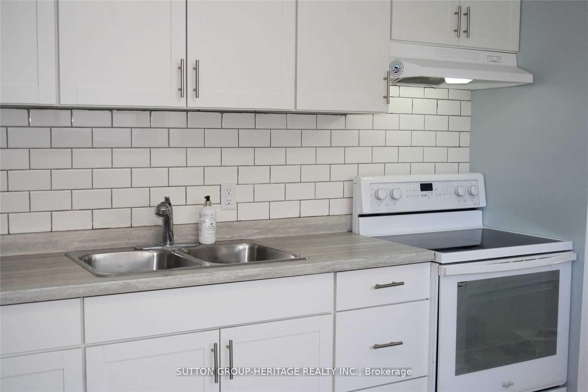 Photo 3 of Unit 3, 110 Tecumseh Avenue, Oshawa, Centennial — HOMEH