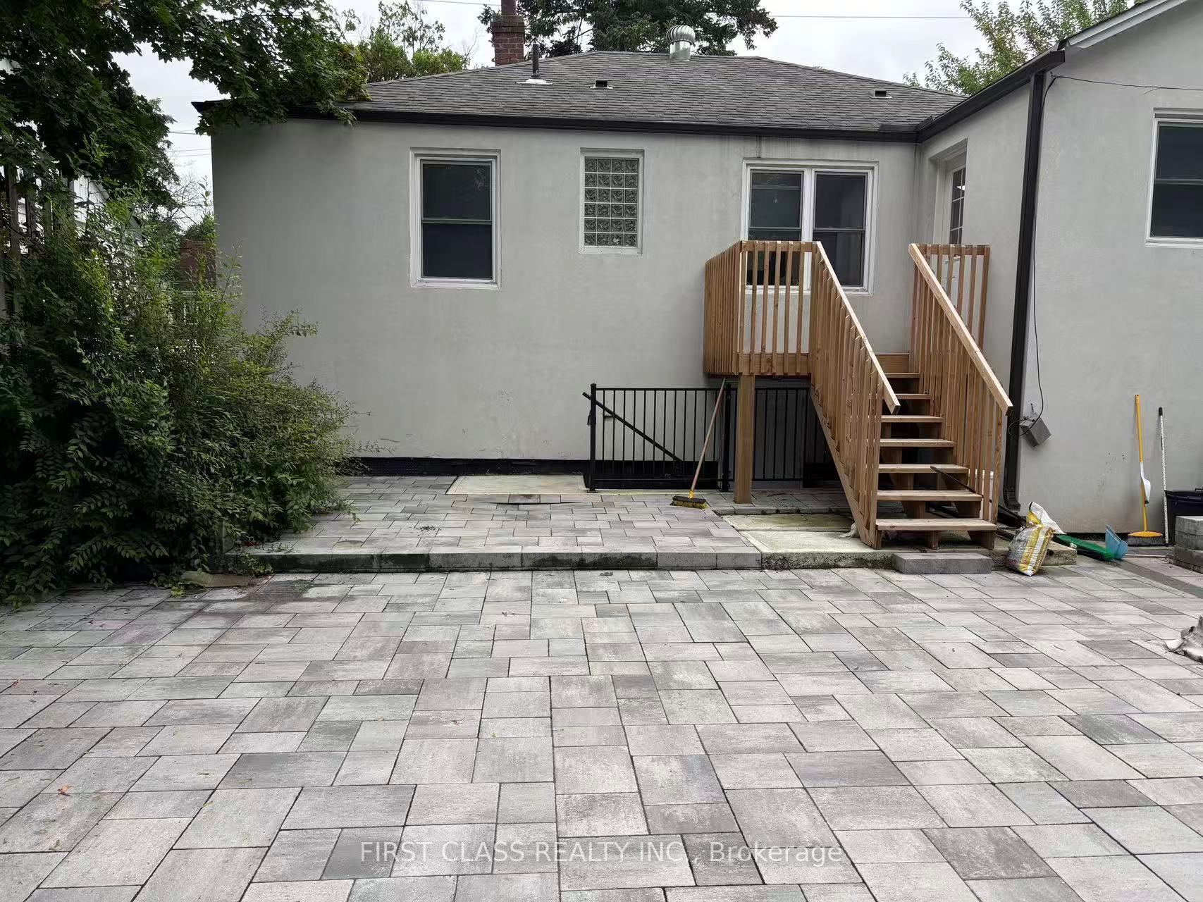 Front of 102 steeles ave east