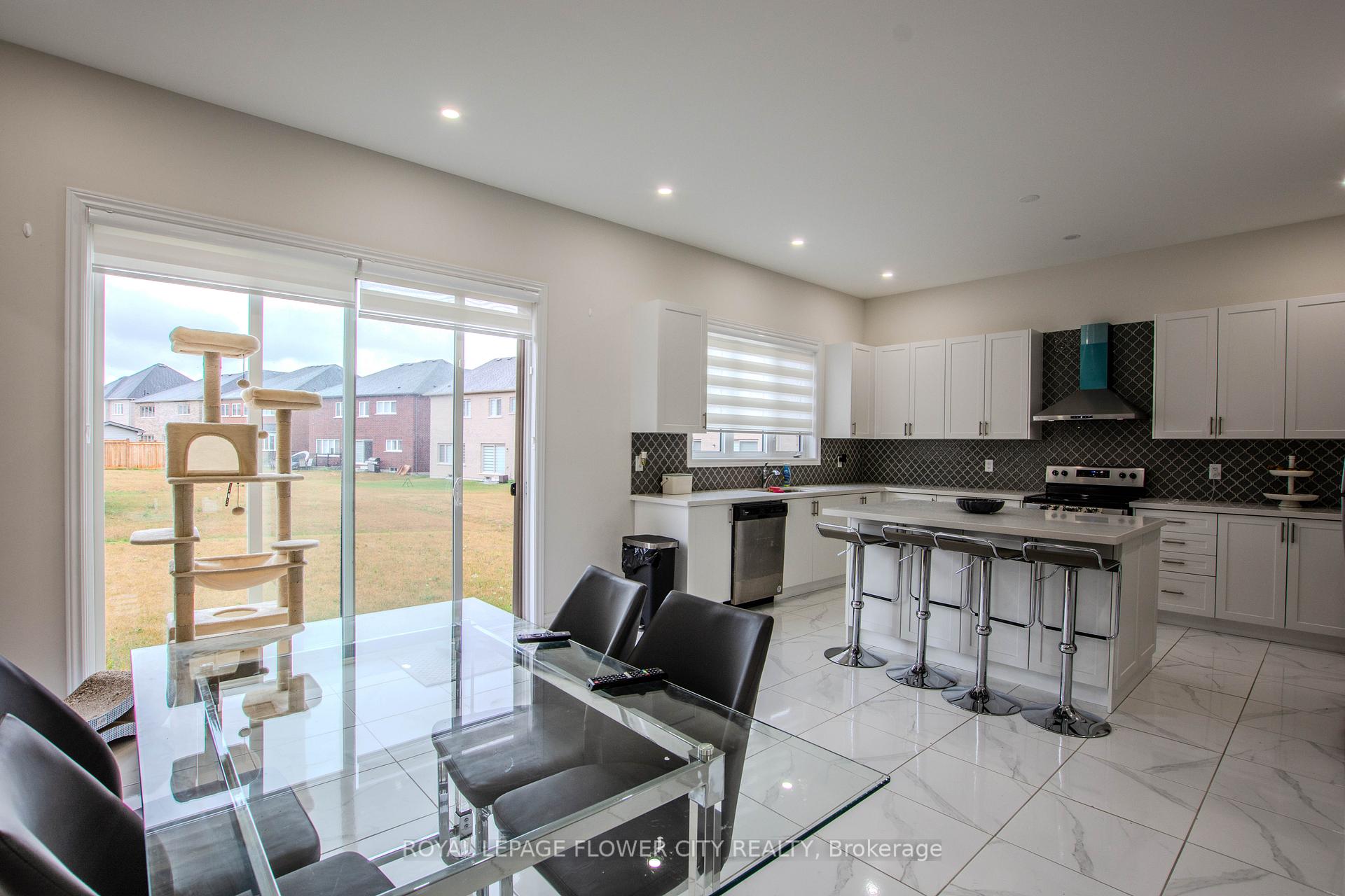 Photo 8 of 1114 Wickham Road, Innisfil, Alcona — HOMEH