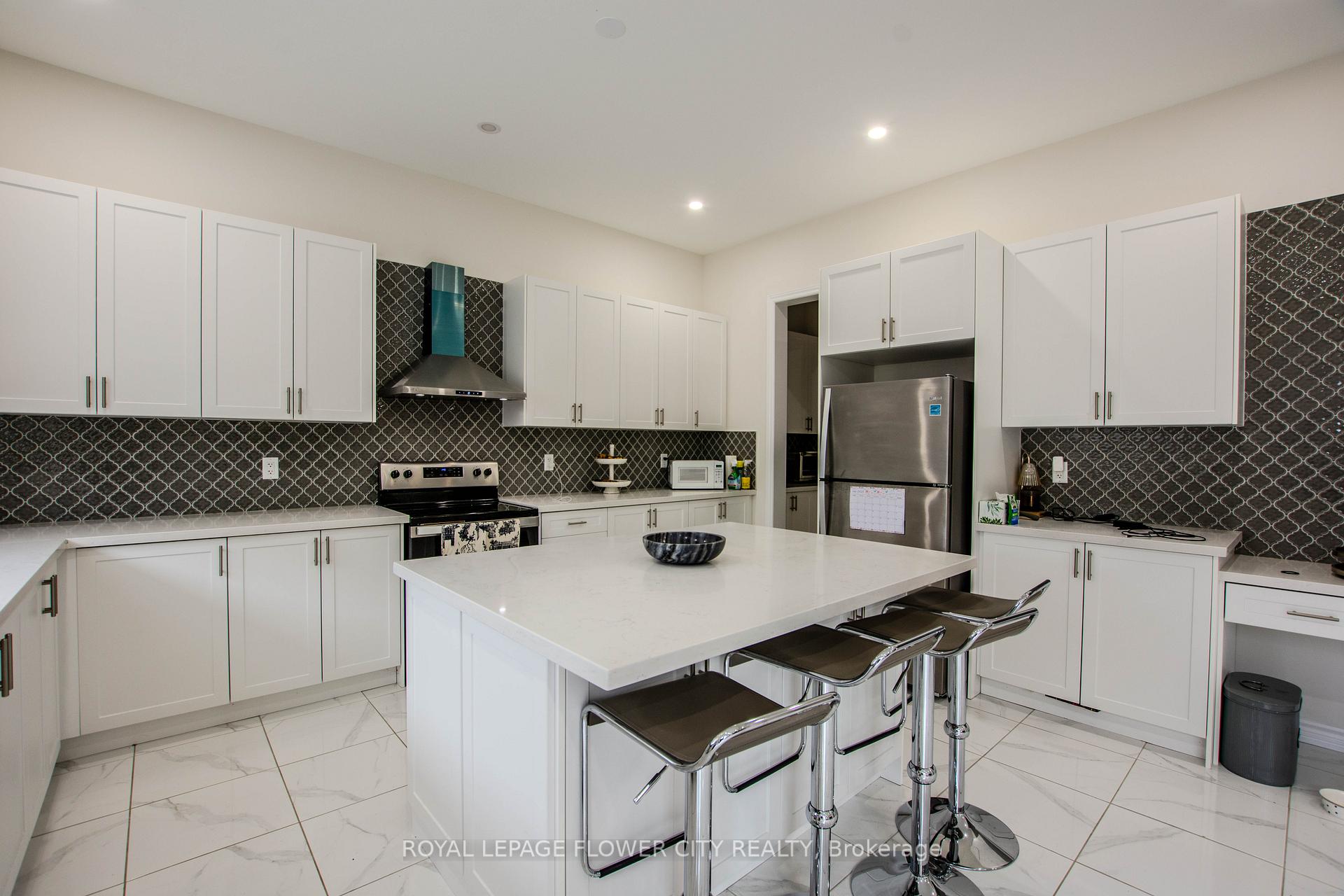 Photo 10 of 1114 Wickham Road, Innisfil, Alcona — HOMEH