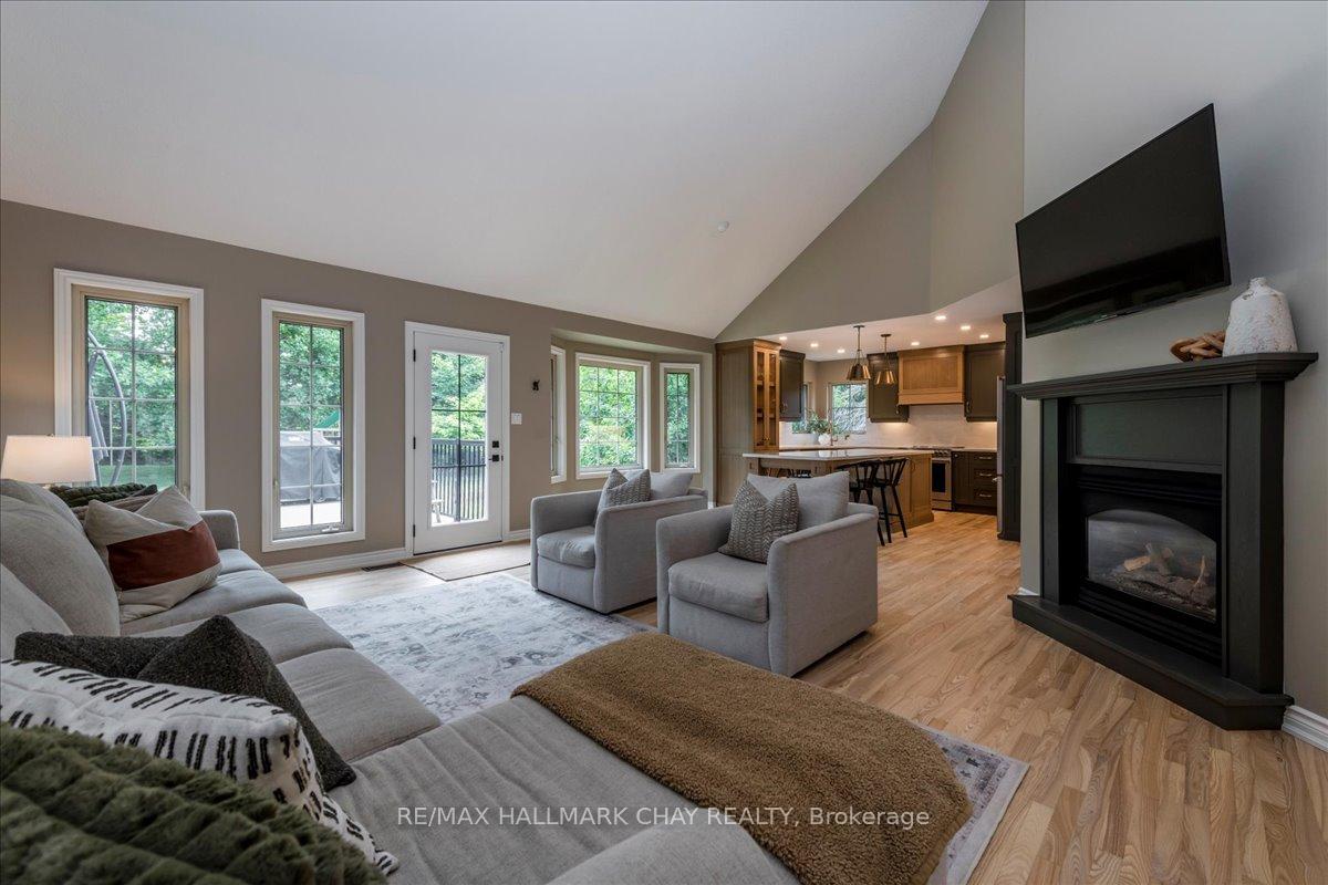 Photo 34 of 32 Forest Hill Drive, Springwater, Midhurst — HOMEH