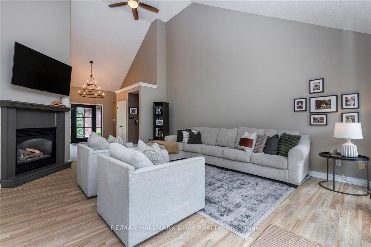 Photo 35 of 32 Forest Hill Drive, Springwater, Midhurst — HOMEH