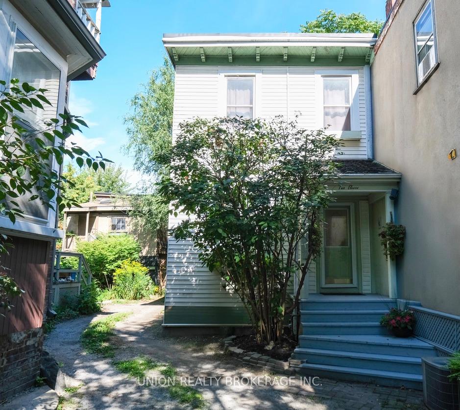 Front of 211 De Grassi Street