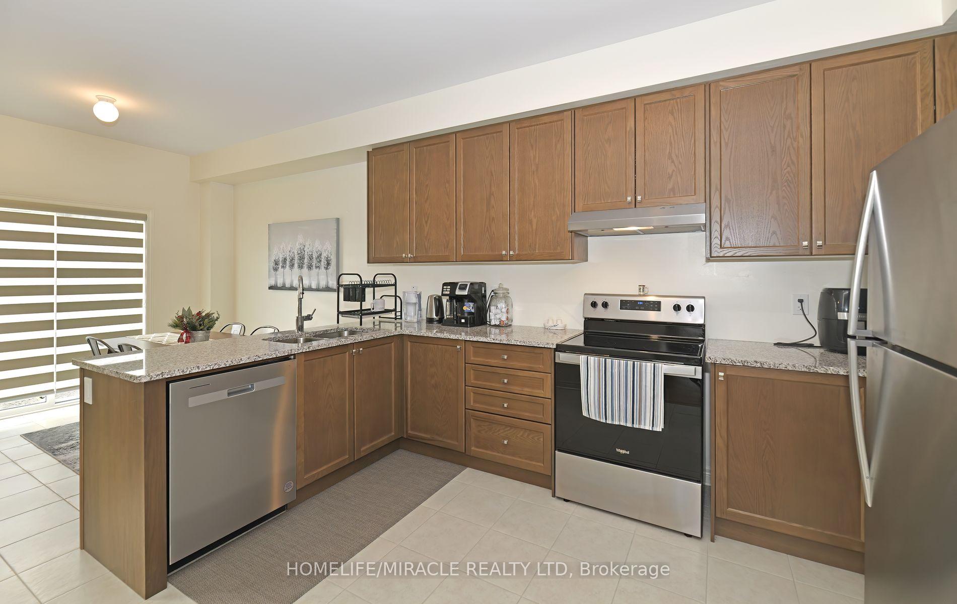 Photo 7 of 656 Fleetwood Drive, Oshawa, Eastdale — HOMEH