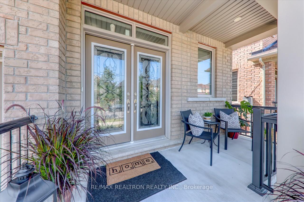 Photo 3 of 2380 Equestrian Crescent, Oshawa, Windfields — HOMEH