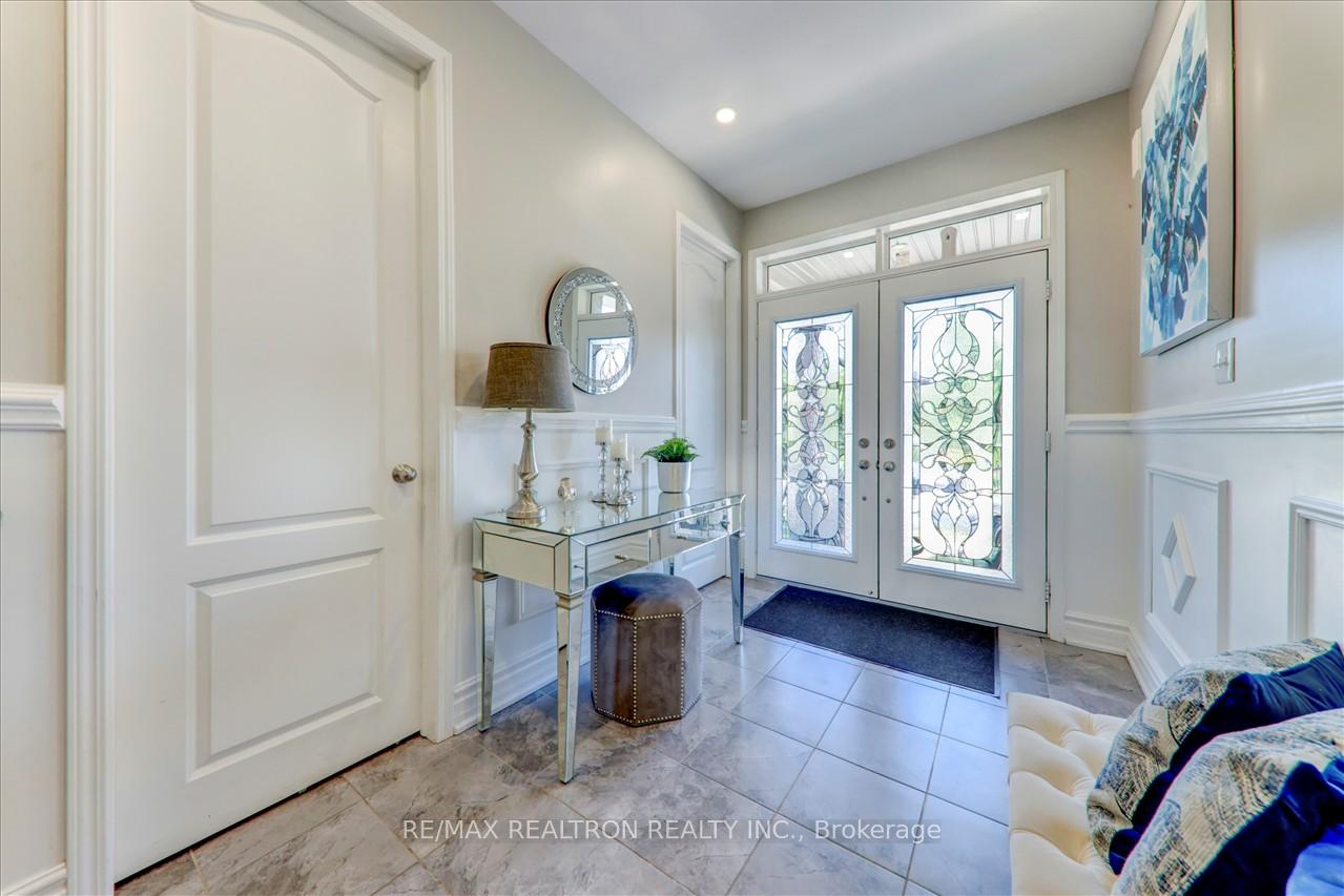 Photo 4 of 2380 Equestrian Crescent, Oshawa, Windfields — HOMEH