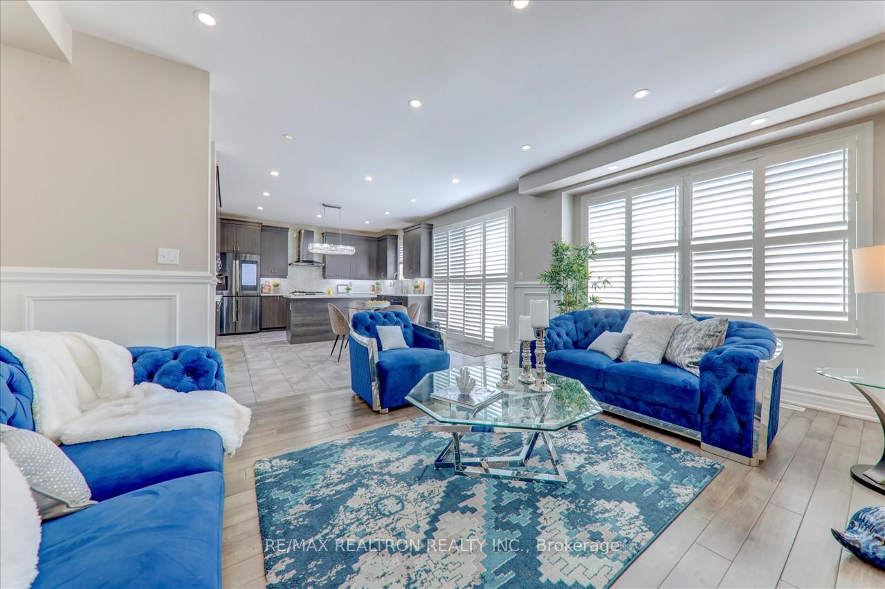 Photo 6 of 2380 Equestrian Crescent, Oshawa, Windfields — HOMEH