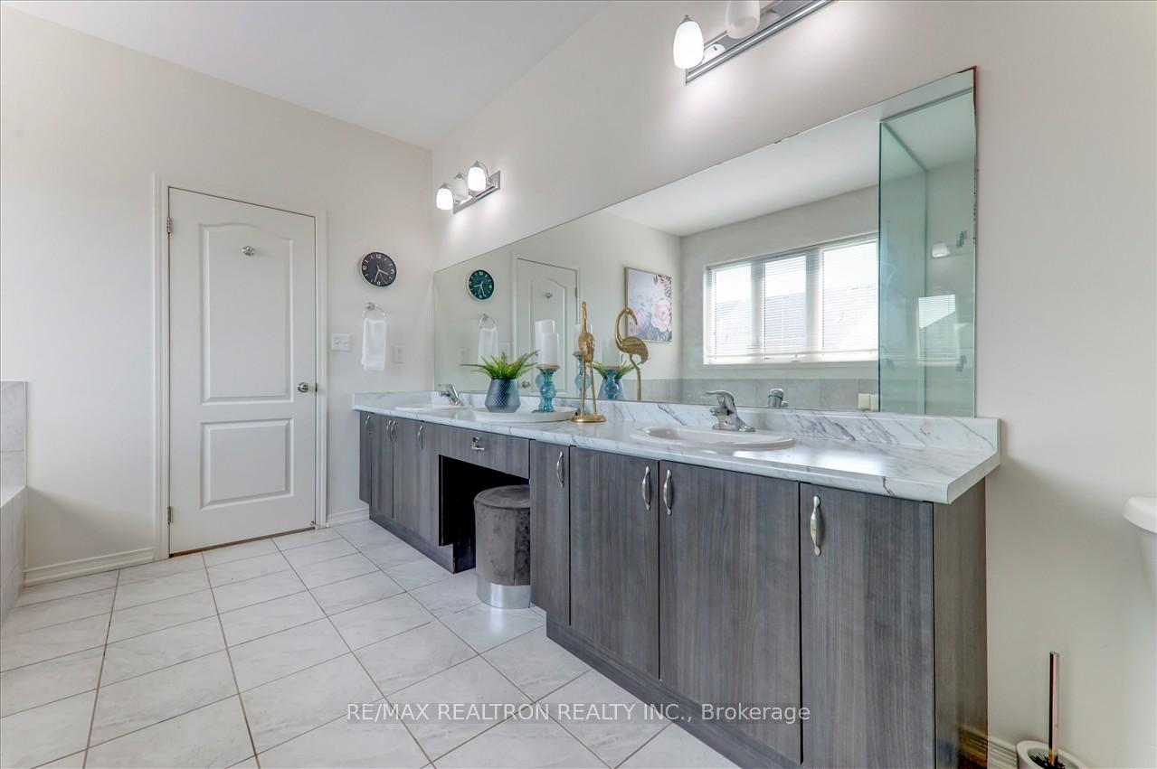 Photo 24 of 2380 Equestrian Crescent, Oshawa, Windfields — HOMEH