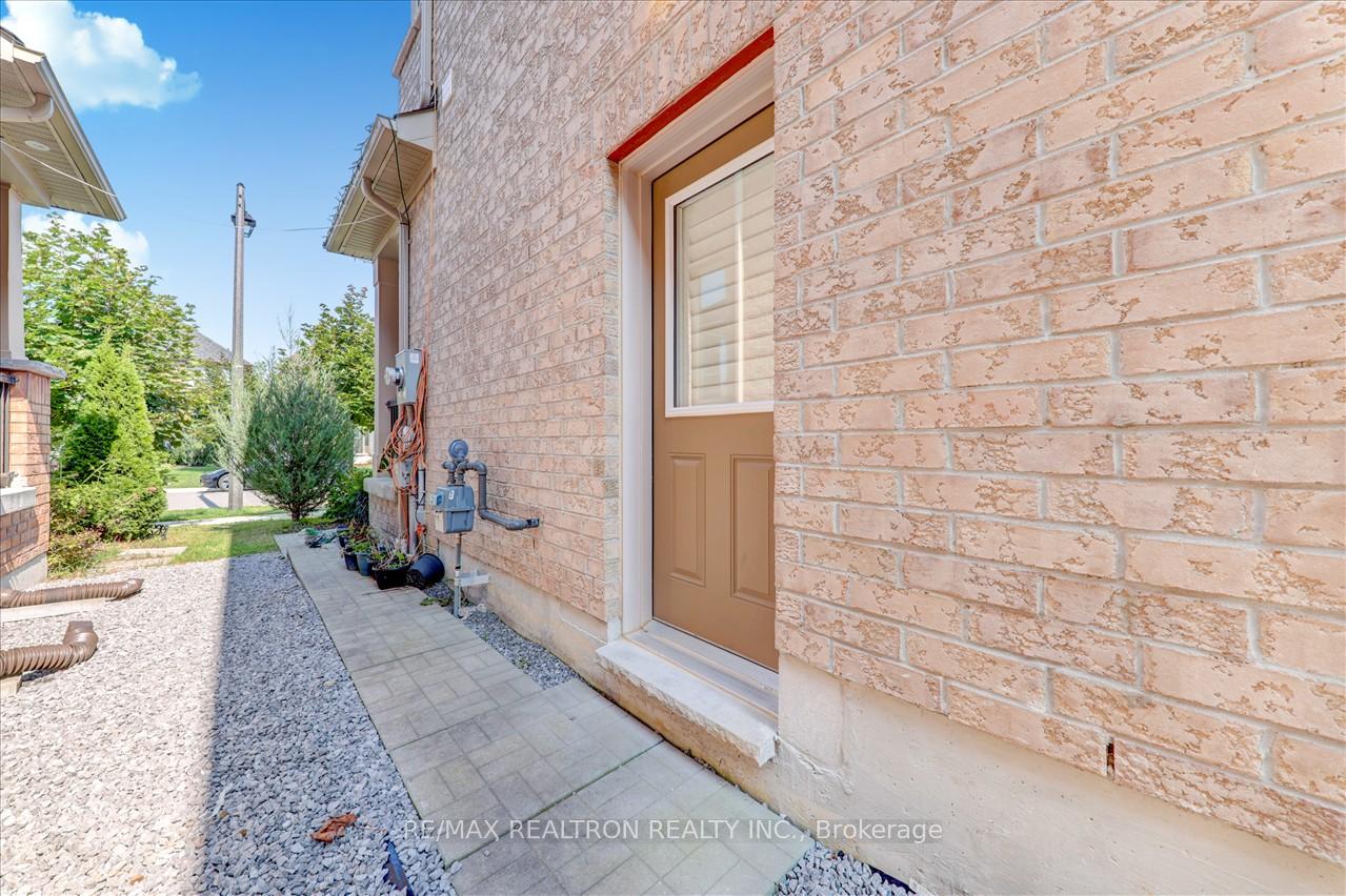 Photo 36 of 2380 Equestrian Crescent, Oshawa, Windfields — HOMEH