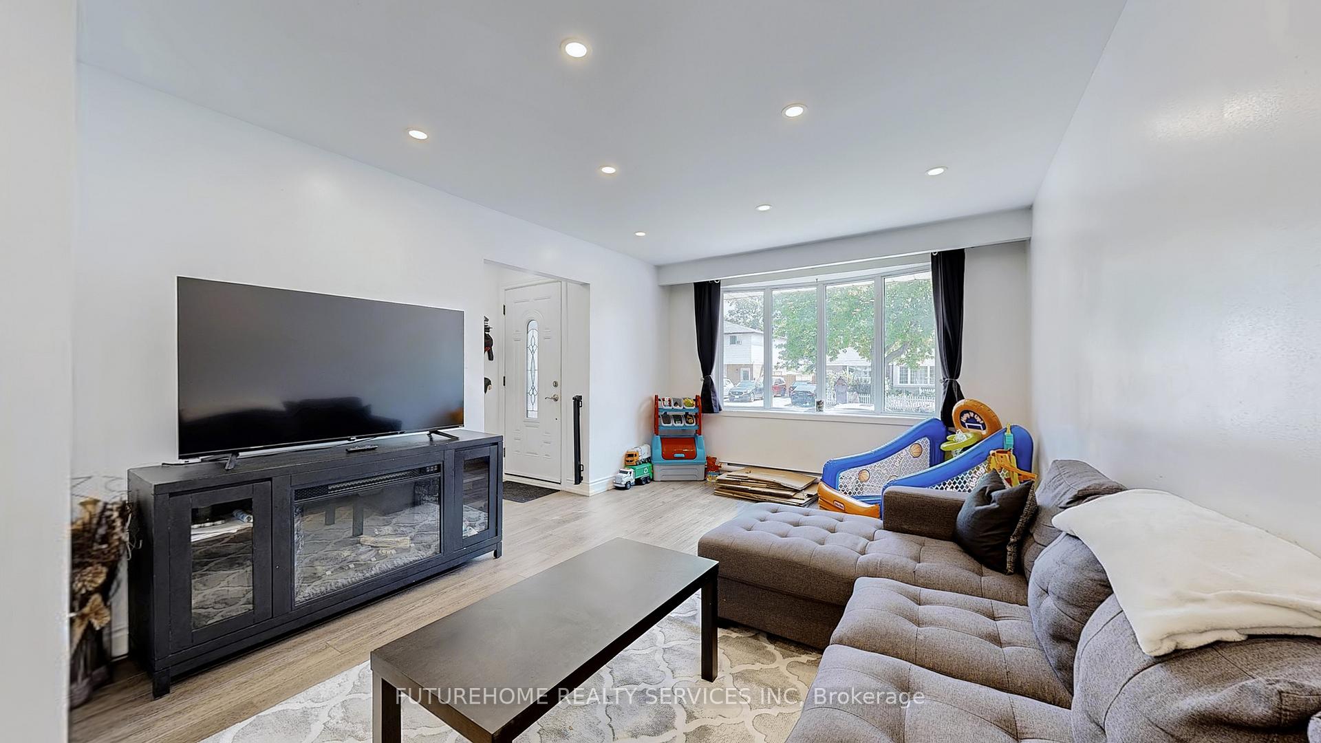 Photo 3 of 398 Dwight Avenue, Oshawa, Lakeview — HOMEH