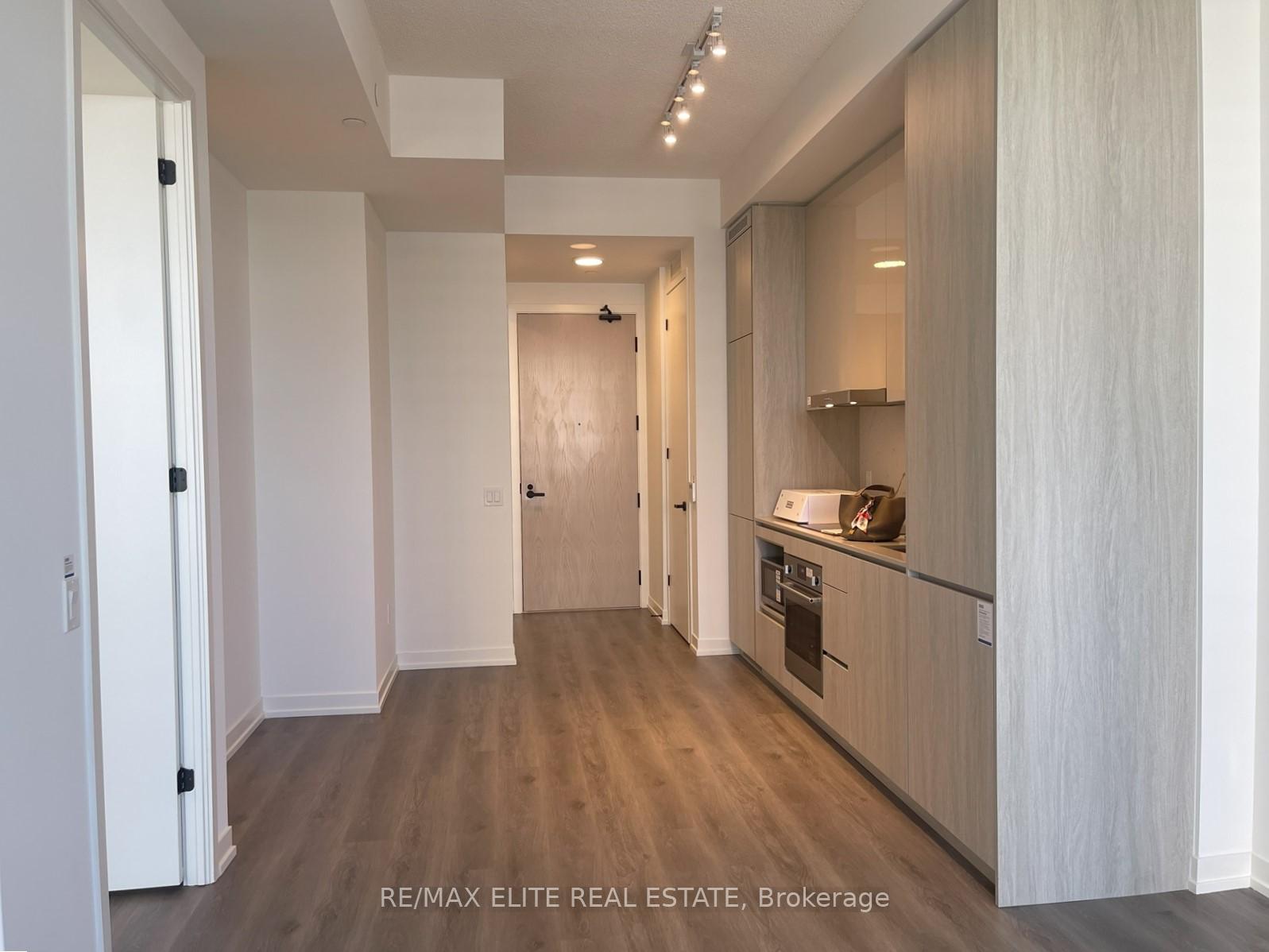 Photo 4 of Unit 3102, 28 Interchange Way, Vaughan, Vaughan Corporate Centre — HOMEH