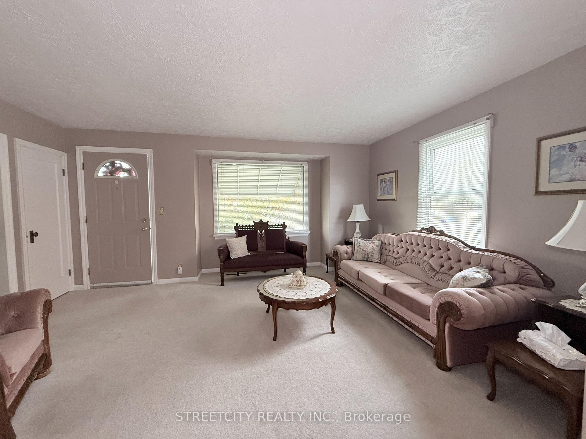 Photo 2 of 362 Mack Avenue, Sarnia — HOMEH