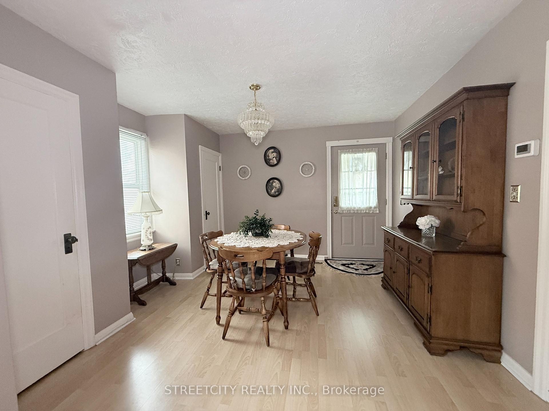 Photo 3 of 362 Mack Avenue, Sarnia — HOMEH