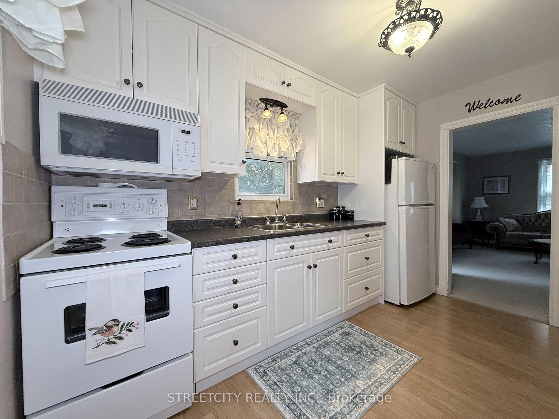 Photo 4 of 362 Mack Avenue, Sarnia — HOMEH