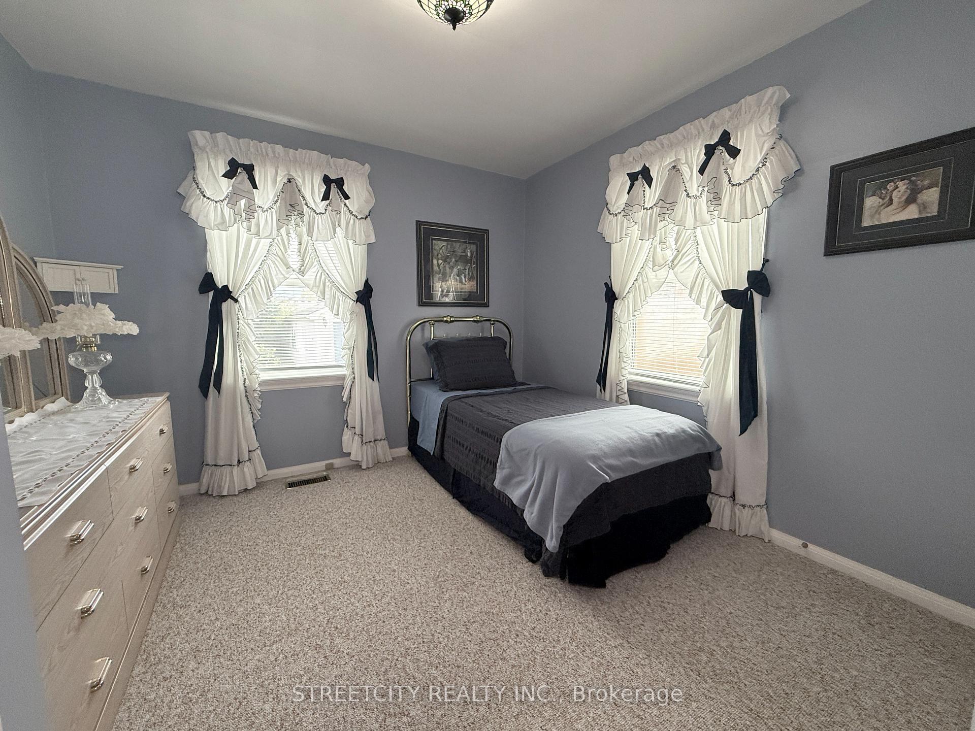 Photo 6 of 362 Mack Avenue, Sarnia — HOMEH