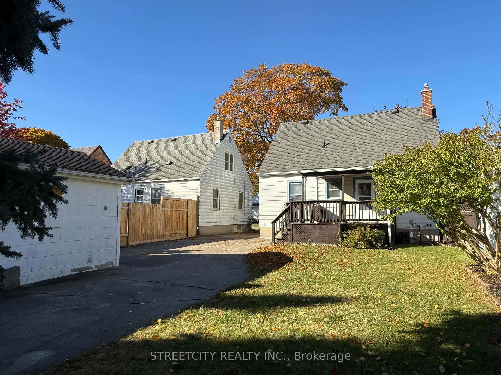 Photo 15 of 362 Mack Avenue, Sarnia — HOMEH