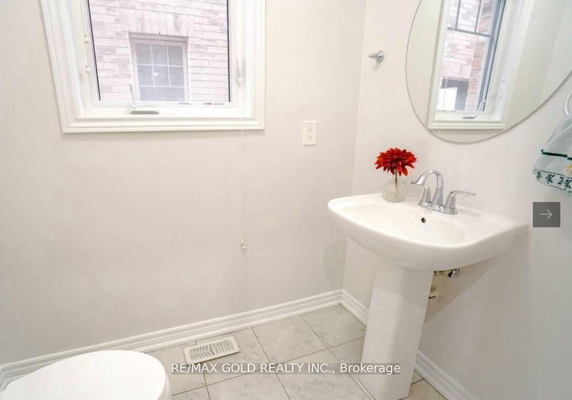 Photo 5 of 22 Davenfield Circle, Brampton, Bram East — HOMEH