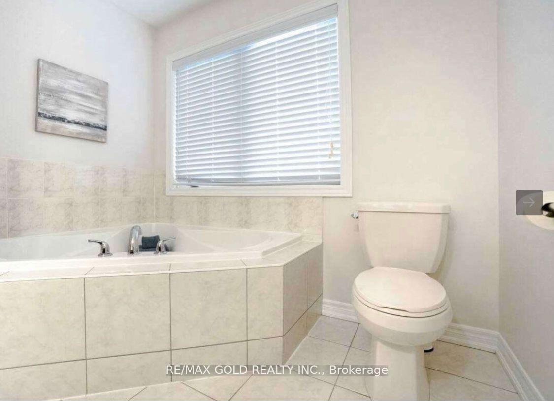 Photo 8 of 22 Davenfield Circle, Brampton, Bram East — HOMEH