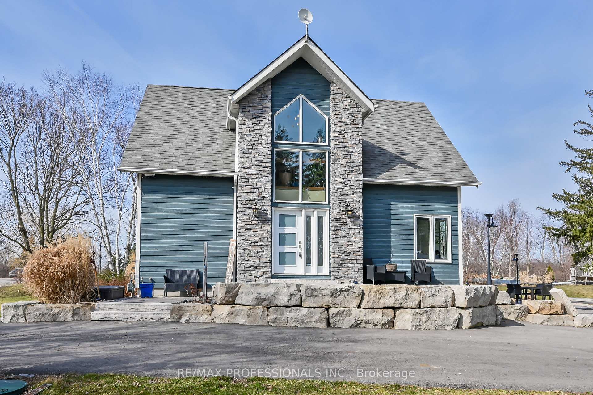 Photo 1 of 195 Hwy 5 W, Hamilton, Dundas — HOMEH