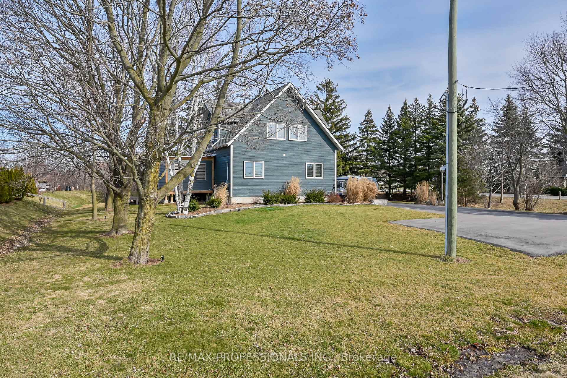 Photo 3 of 195 Hwy 5 W, Hamilton, Dundas — HOMEH