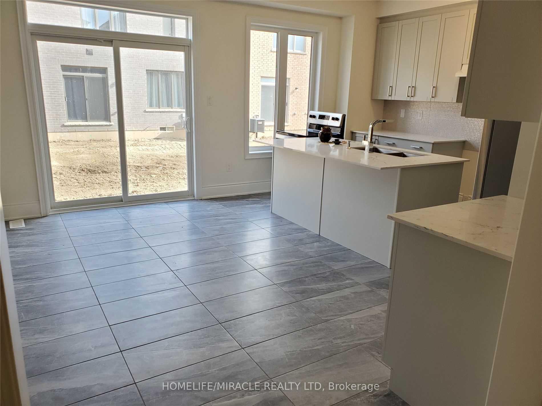 Photo 4 of Unit (Upper), 19 Cobriza Crescent, Brampton, Northwest Brampton — HOMEH