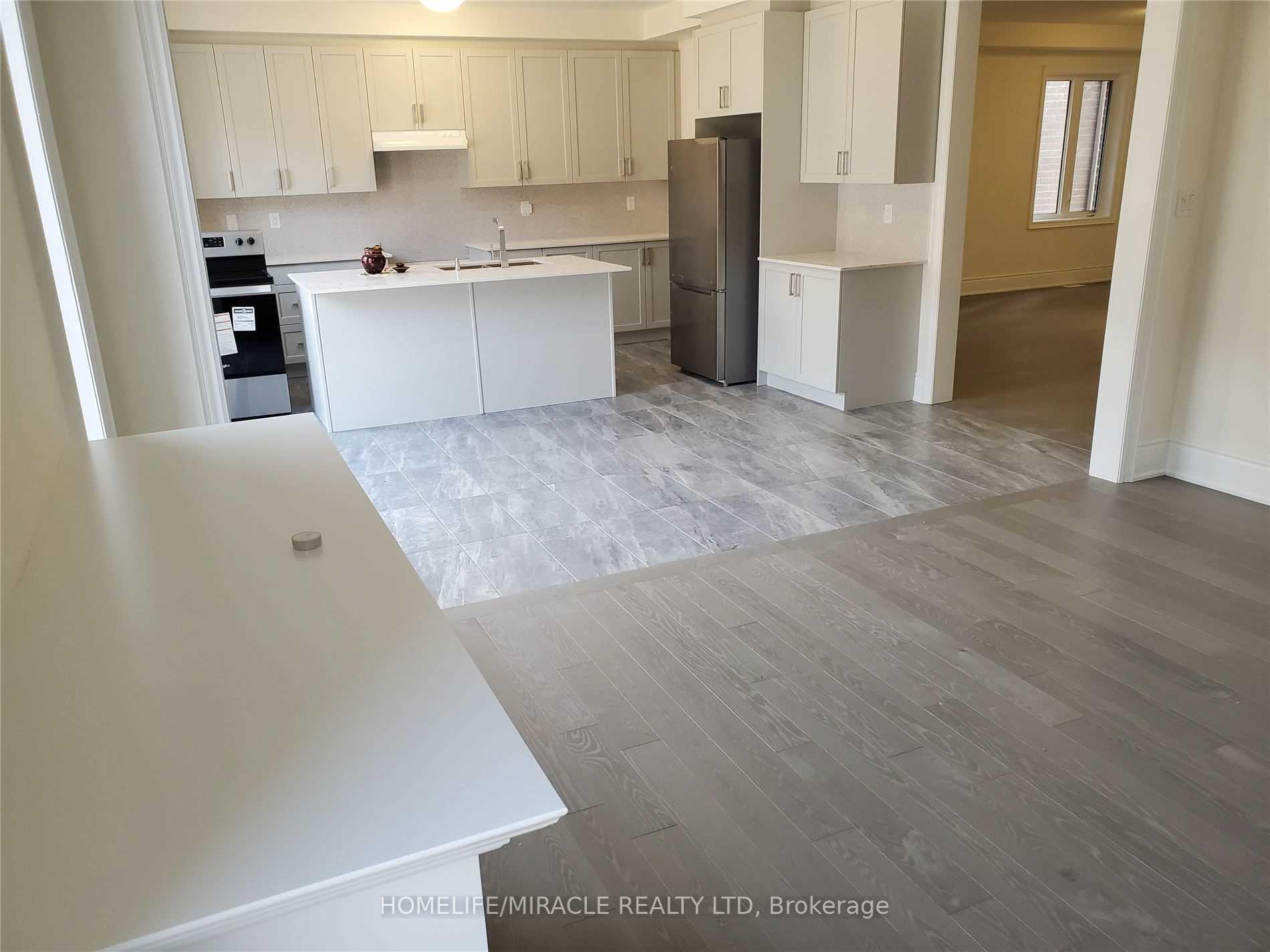 Photo 5 of Unit (Upper), 19 Cobriza Crescent, Brampton, Northwest Brampton — HOMEH