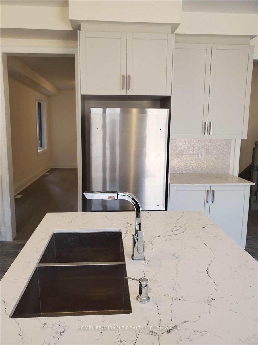 Photo 6 of Unit (Upper), 19 Cobriza Crescent, Brampton, Northwest Brampton — HOMEH
