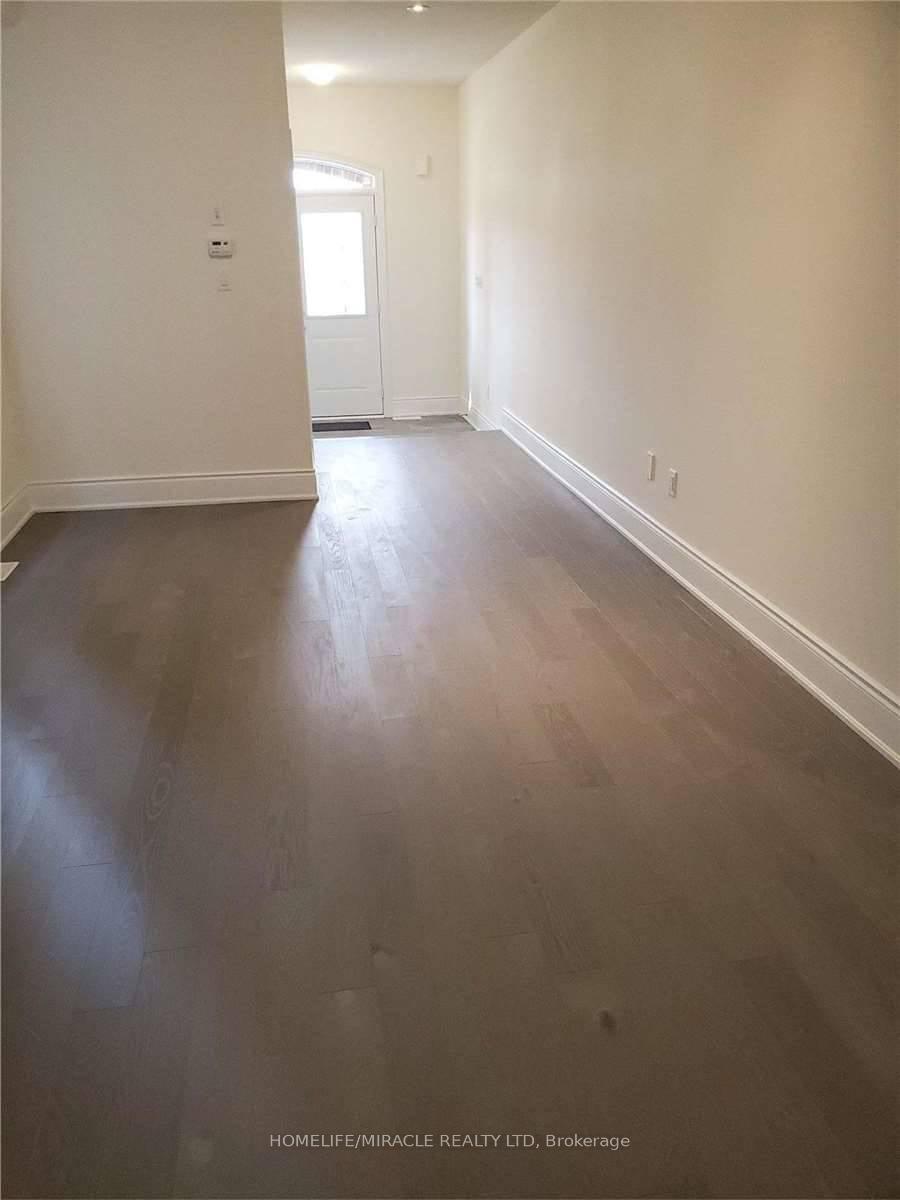 Photo 9 of Unit (Upper), 19 Cobriza Crescent, Brampton, Northwest Brampton — HOMEH
