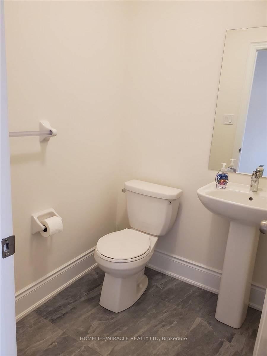 Photo 10 of Unit (Upper), 19 Cobriza Crescent, Brampton, Northwest Brampton — HOMEH