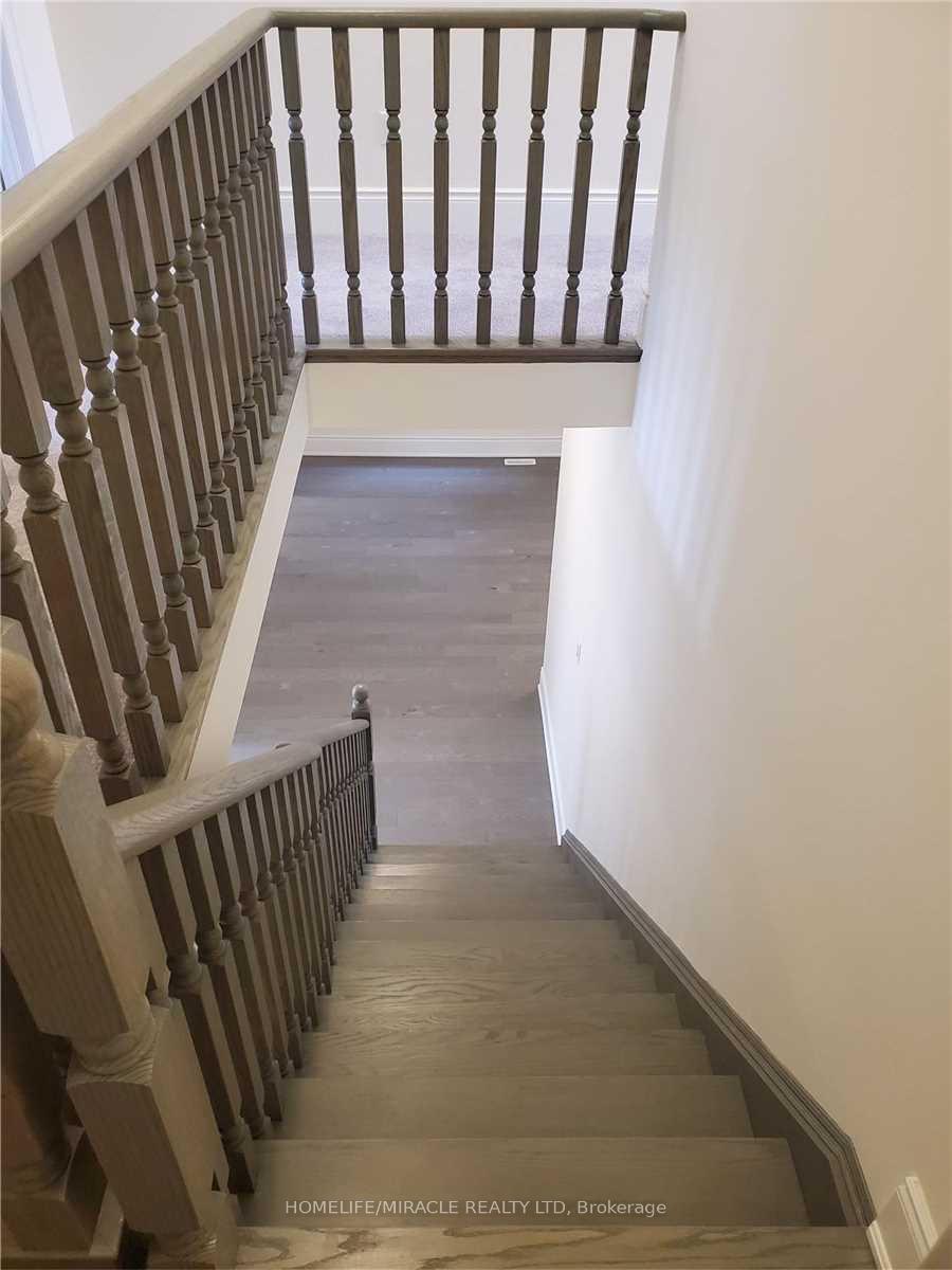 Photo 14 of Unit (Upper), 19 Cobriza Crescent, Brampton, Northwest Brampton — HOMEH