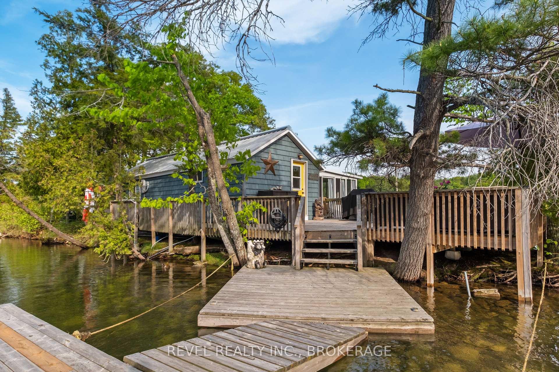 Photo 1 of 1690 Green Bay Road, Frontenac, Frontenac South — HOMEH