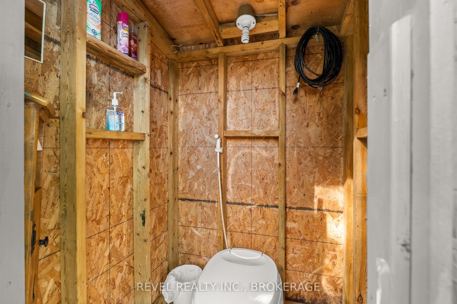 Photo 18 of 1690 Green Bay Road, Frontenac, Frontenac South — HOMEH