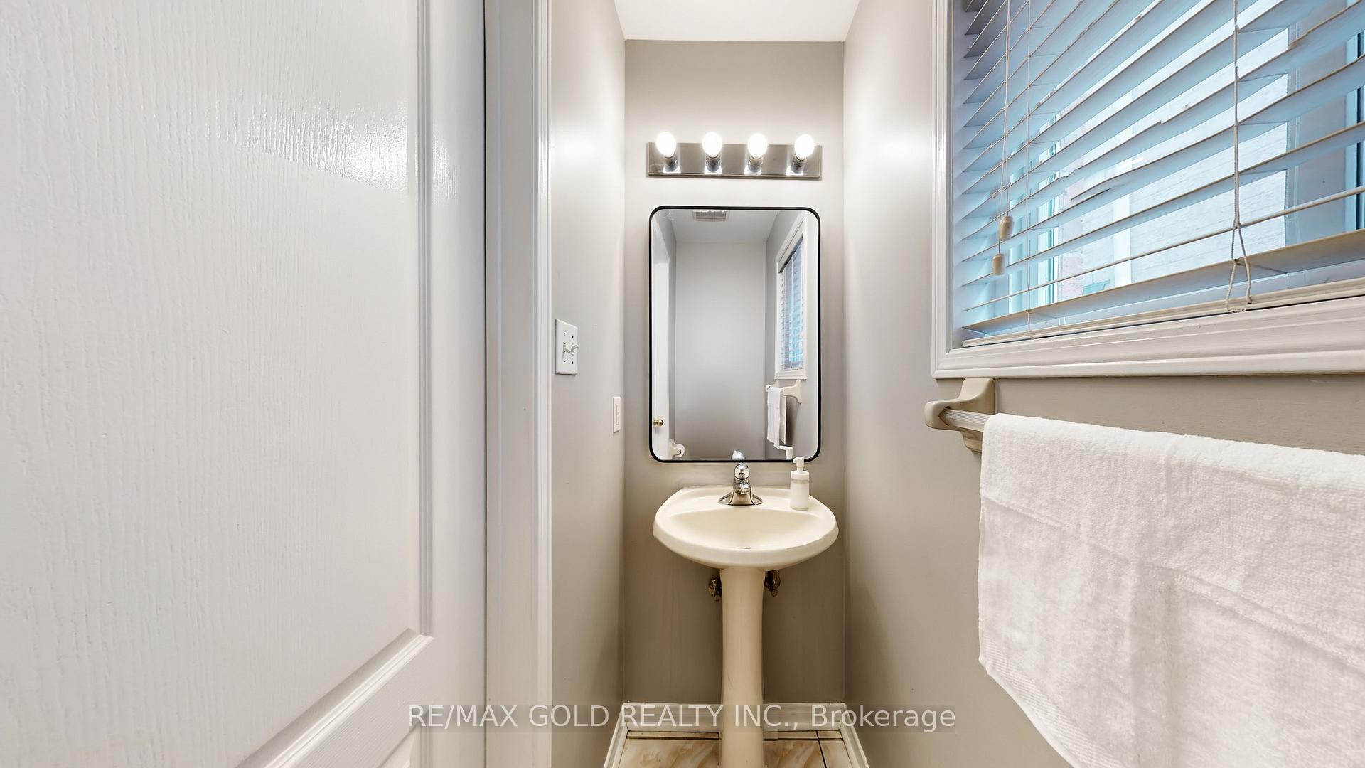 Photo 5 of 64 Sweet Clover Crescent, Brampton, Sandringham-Wellington — HOMEH